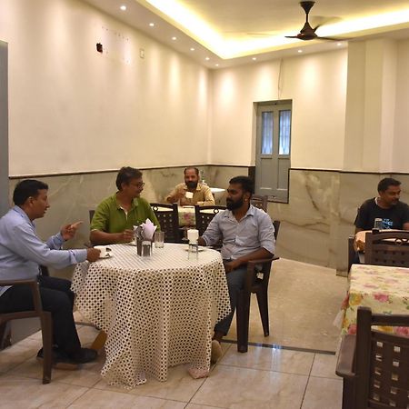 Hotel R B International Varanasi Luaran gambar
