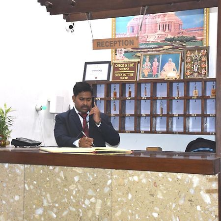 Hotel R B International Varanasi Luaran gambar