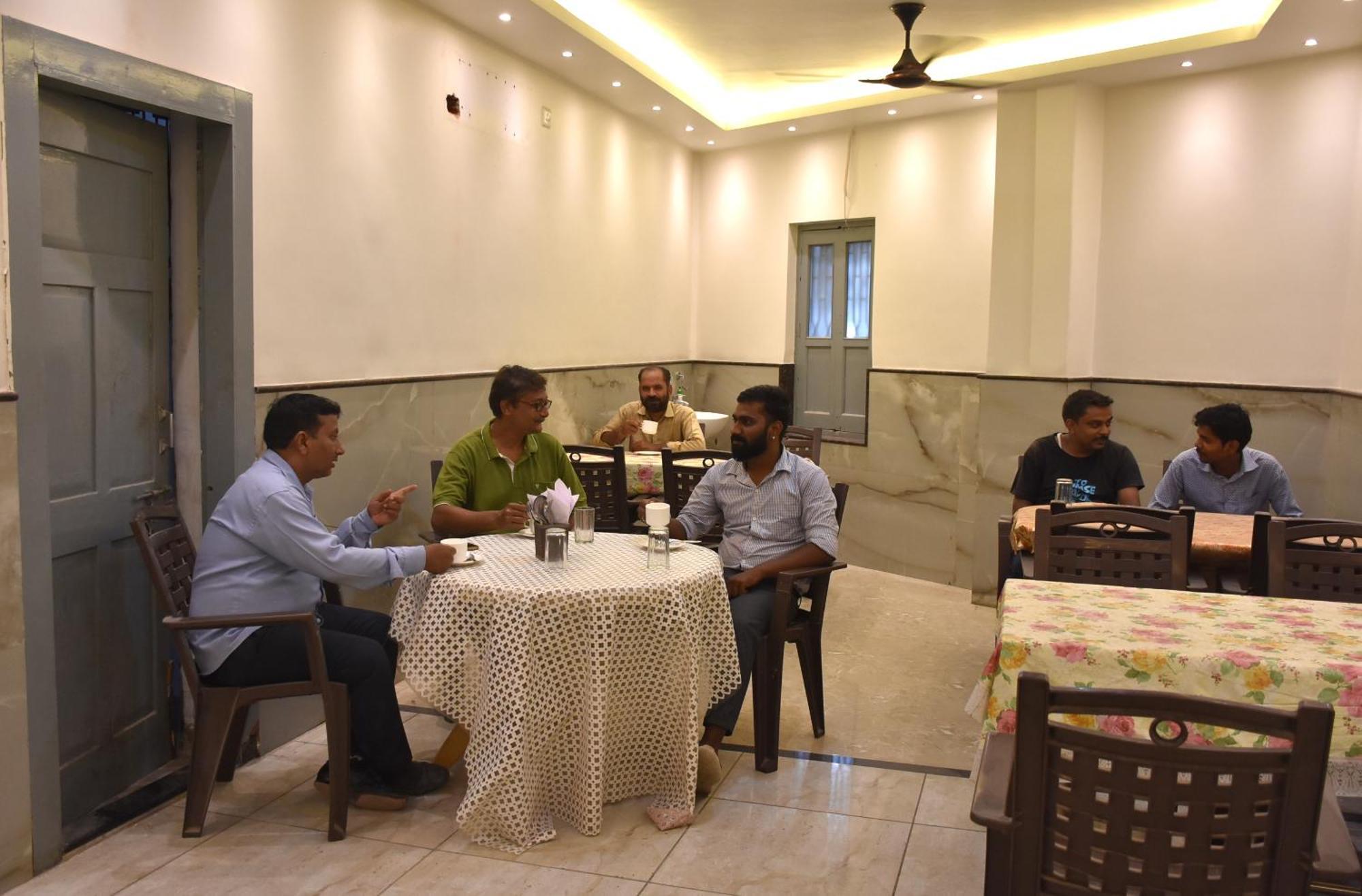 Hotel R B International Varanasi Luaran gambar