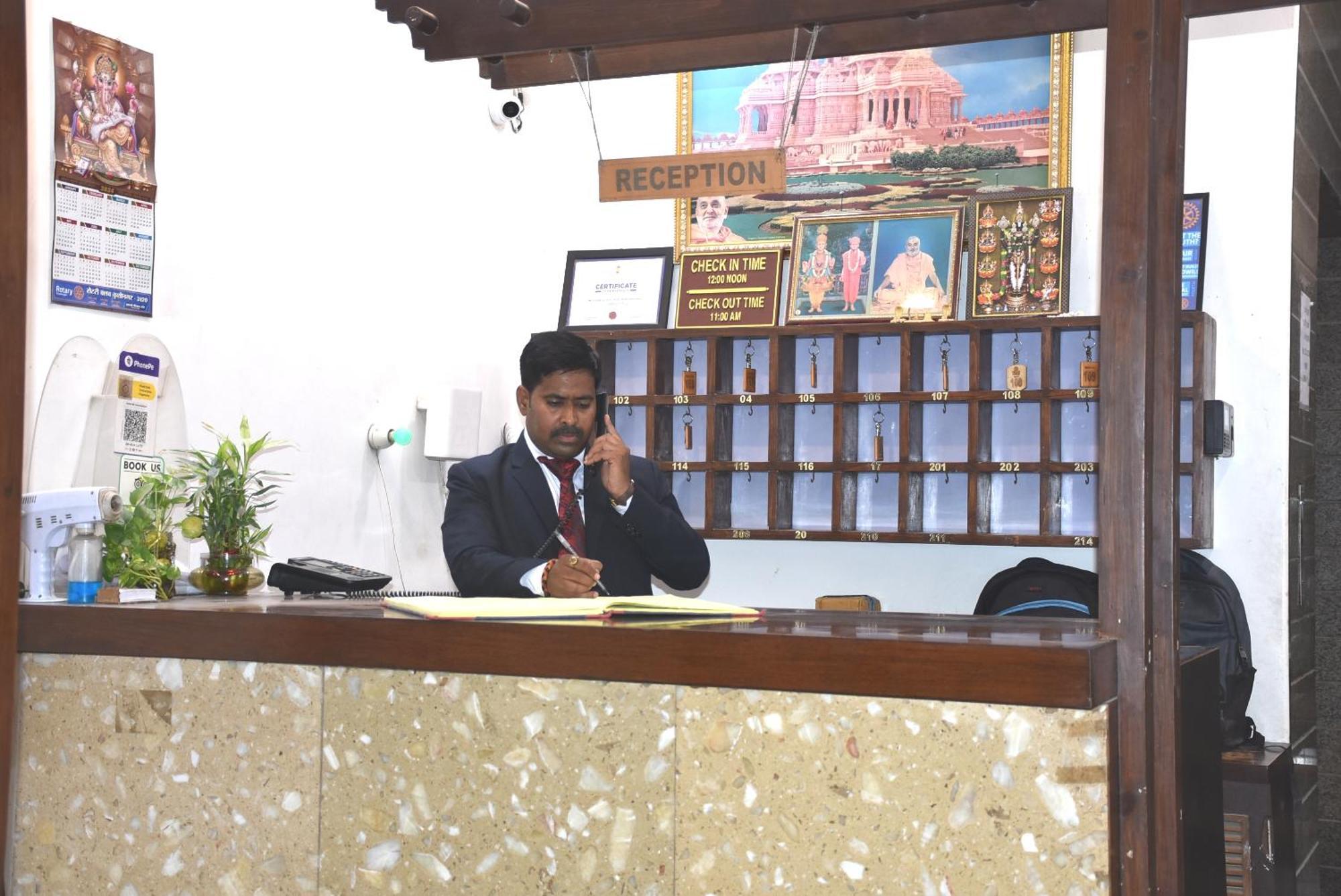 Hotel R B International Varanasi Luaran gambar