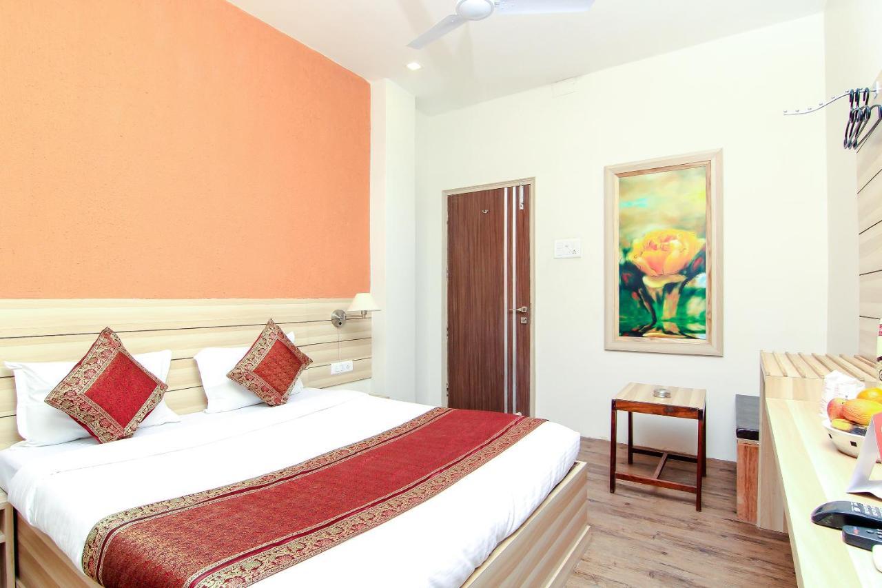 Hotel R B International Varanasi Luaran gambar