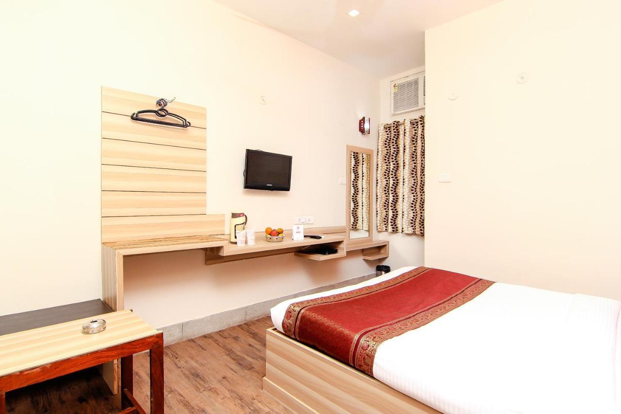 Hotel R B International Varanasi Luaran gambar
