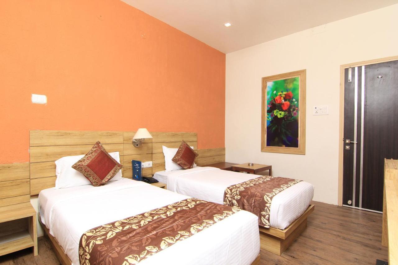 Hotel R B International Varanasi Luaran gambar