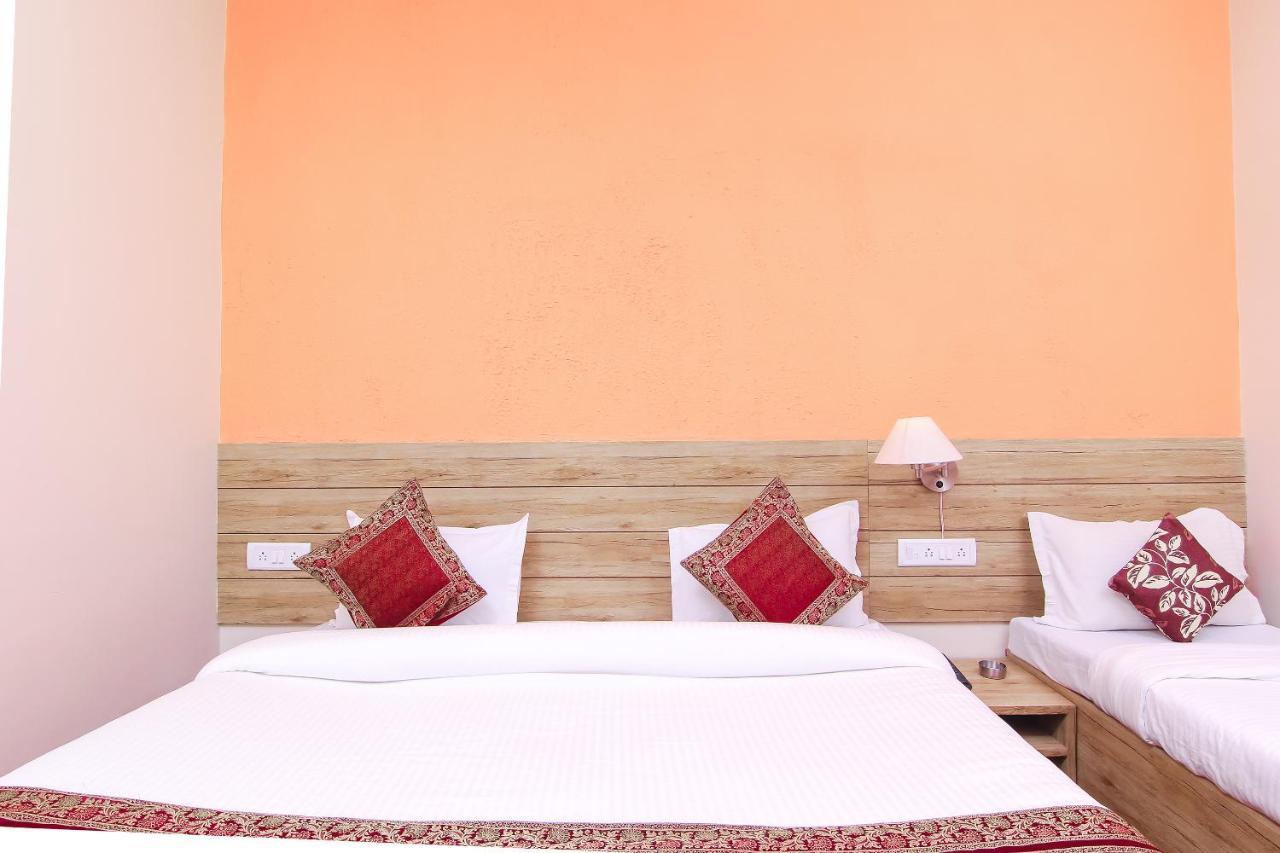 Hotel R B International Varanasi Luaran gambar
