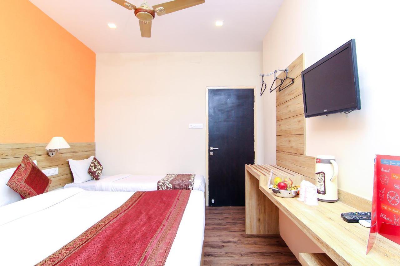 Hotel R B International Varanasi Luaran gambar