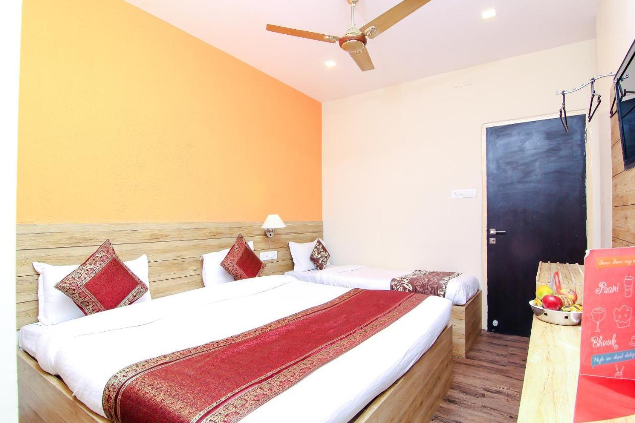 Hotel R B International Varanasi Luaran gambar