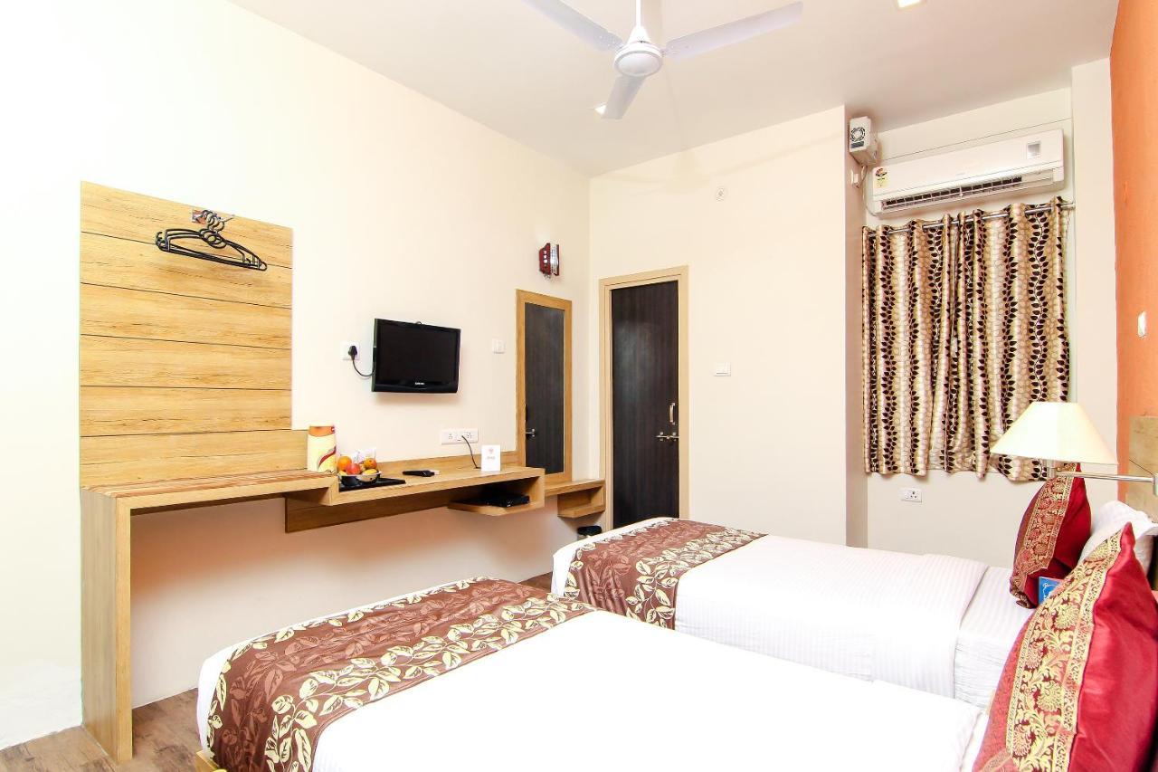 Hotel R B International Varanasi Luaran gambar