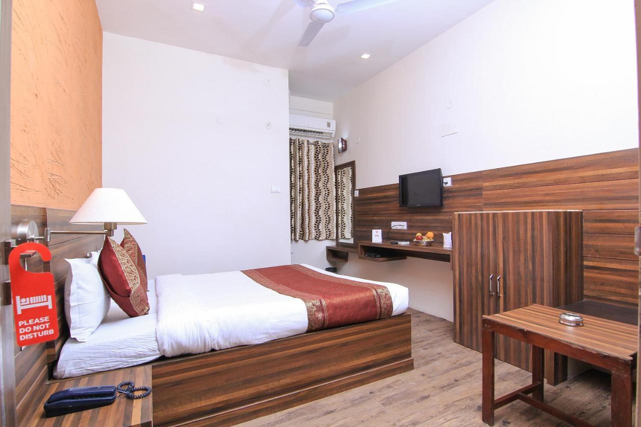 Hotel R B International Varanasi Luaran gambar