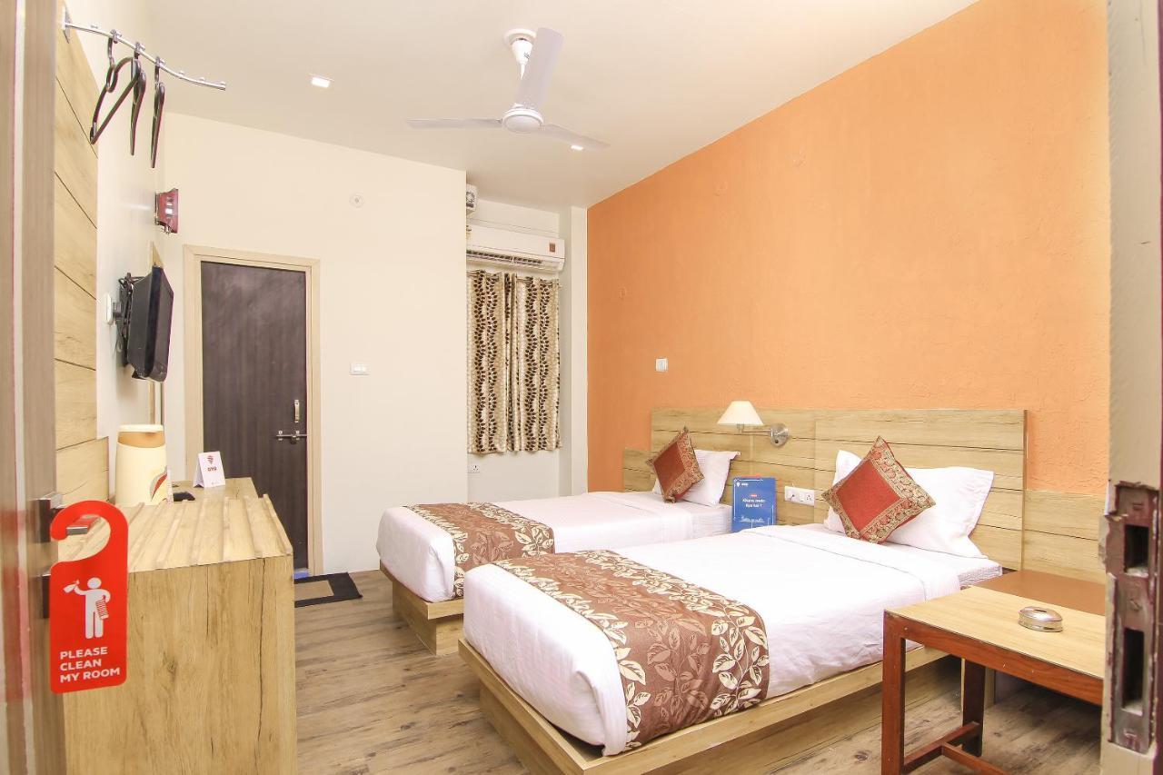 Hotel R B International Varanasi Luaran gambar