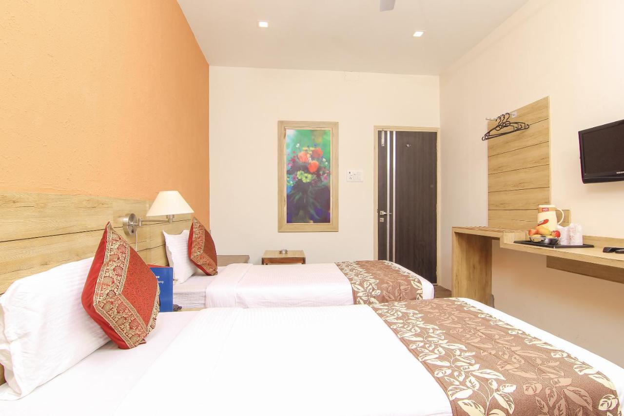 Hotel R B International Varanasi Luaran gambar