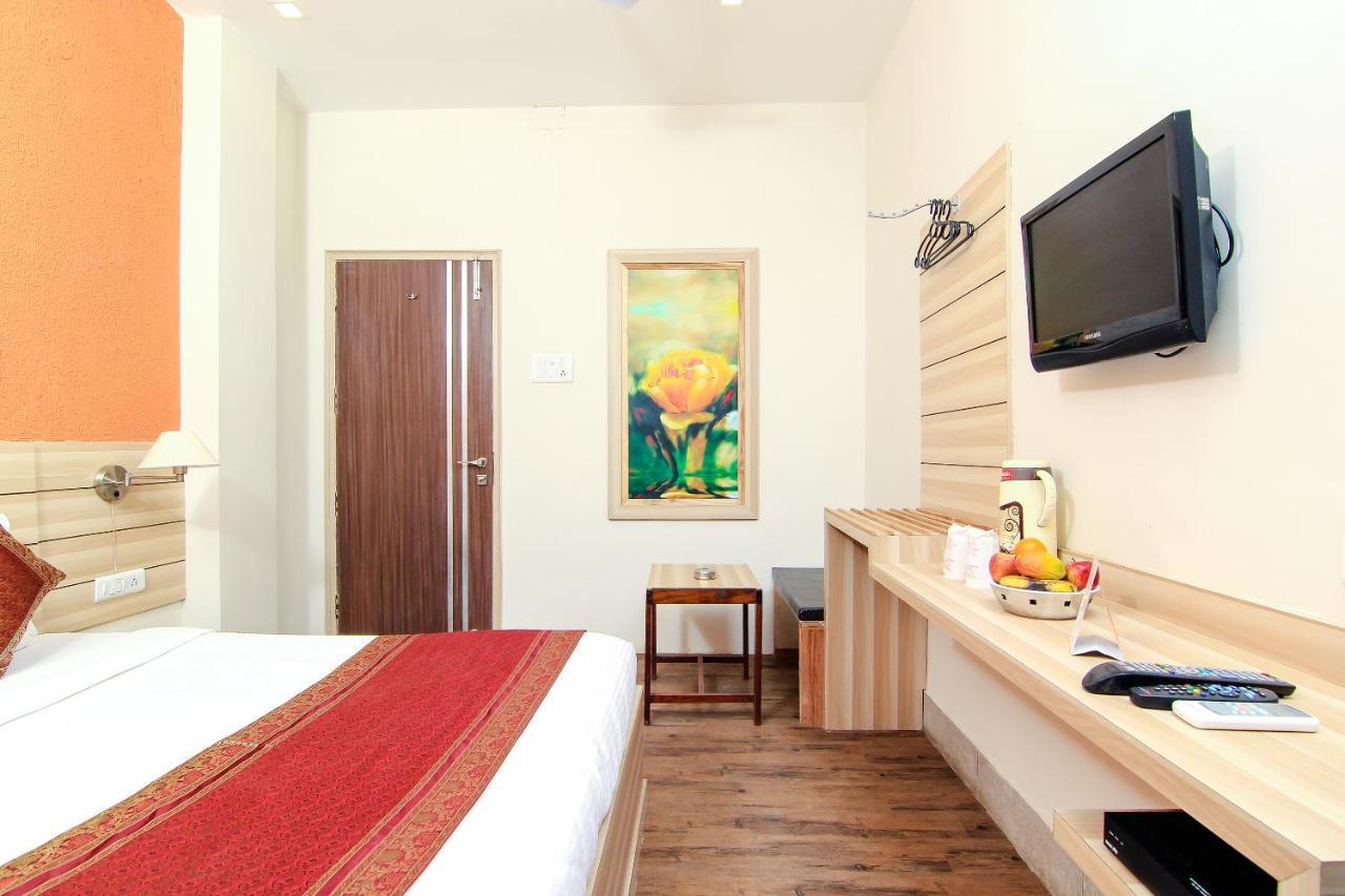Hotel R B International Varanasi Luaran gambar