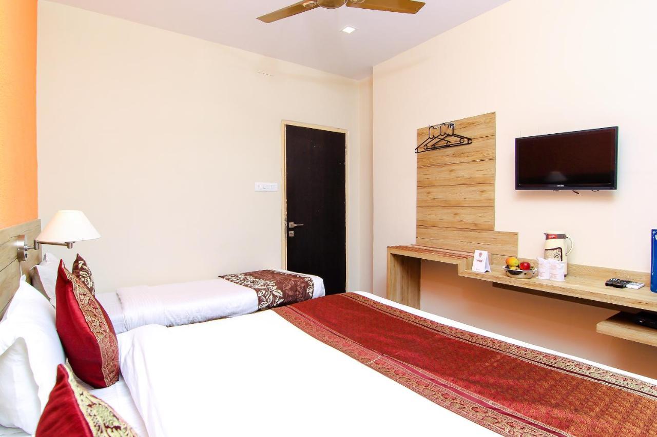 Hotel R B International Varanasi Luaran gambar